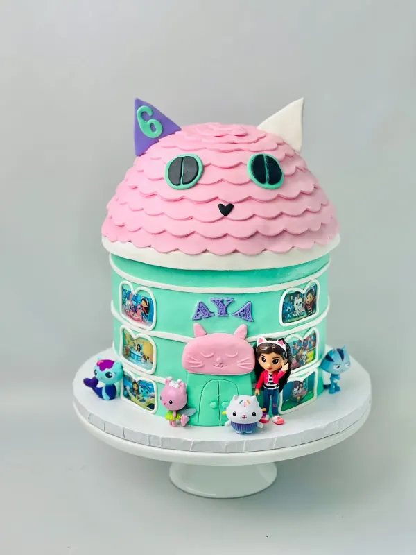 Cat-house cake in pink and mint with AYA, cartoon figurines and the number 6 on one ear