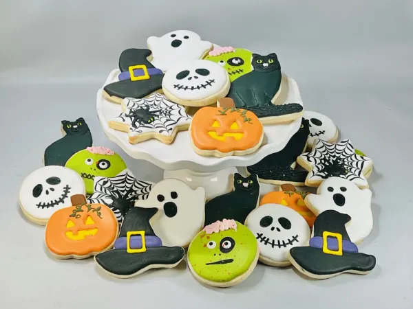 Halloween cookies with ghosts, black cats, jack-o-lanterns, witch hats and spiderwebs