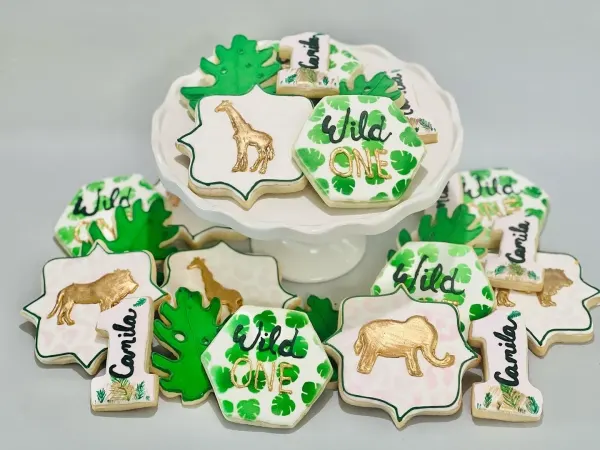 Safari cookie set with gold giraffe, lion and elephant, monstera leaves, Wild ONE and Camila