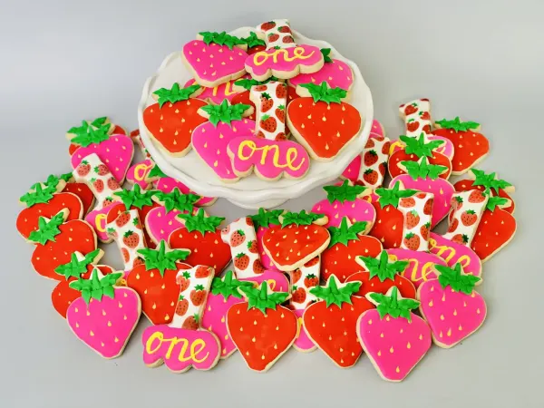 Strawberry cookie set in red and pink with a strawberry-print number 1 and one plaques