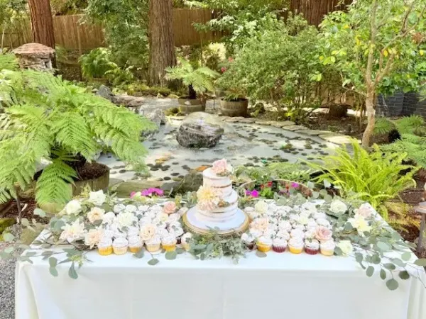 Amanda and Peter Wedding Cake and Cupcakes 2025