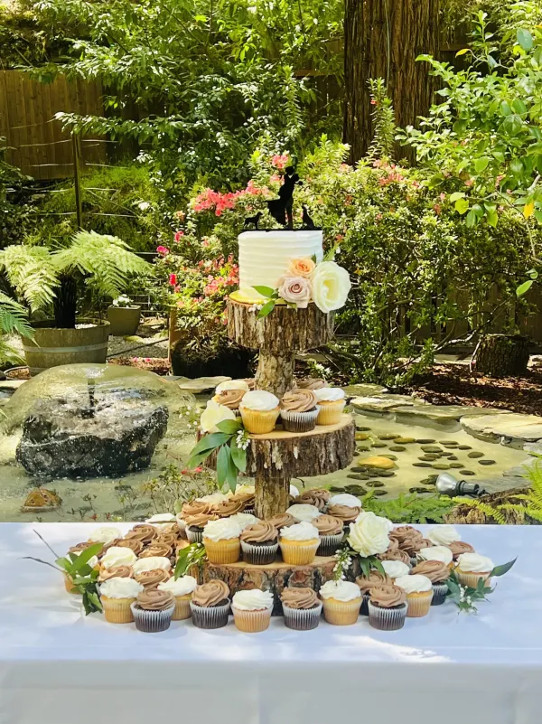 Jessica Wedding Cake and Cupcakes 2022