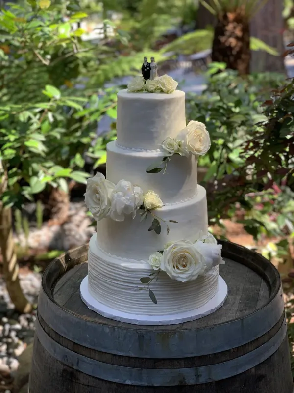 Mindy Wedding Cake 2019