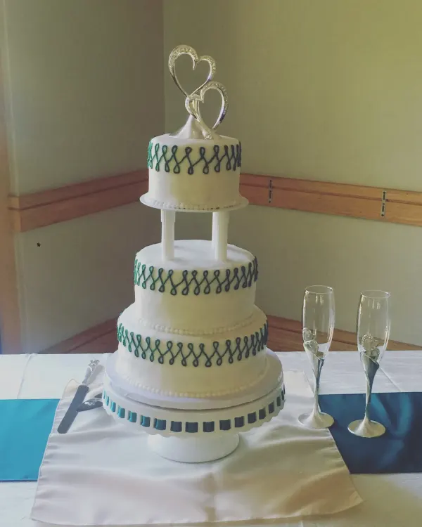 Chandra Wedding Cake 2017